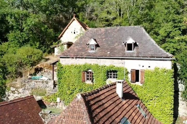 Gîte pour 4 personnes, avec Jacuzzi ainsi que Terrasse et Jardin à Crégols