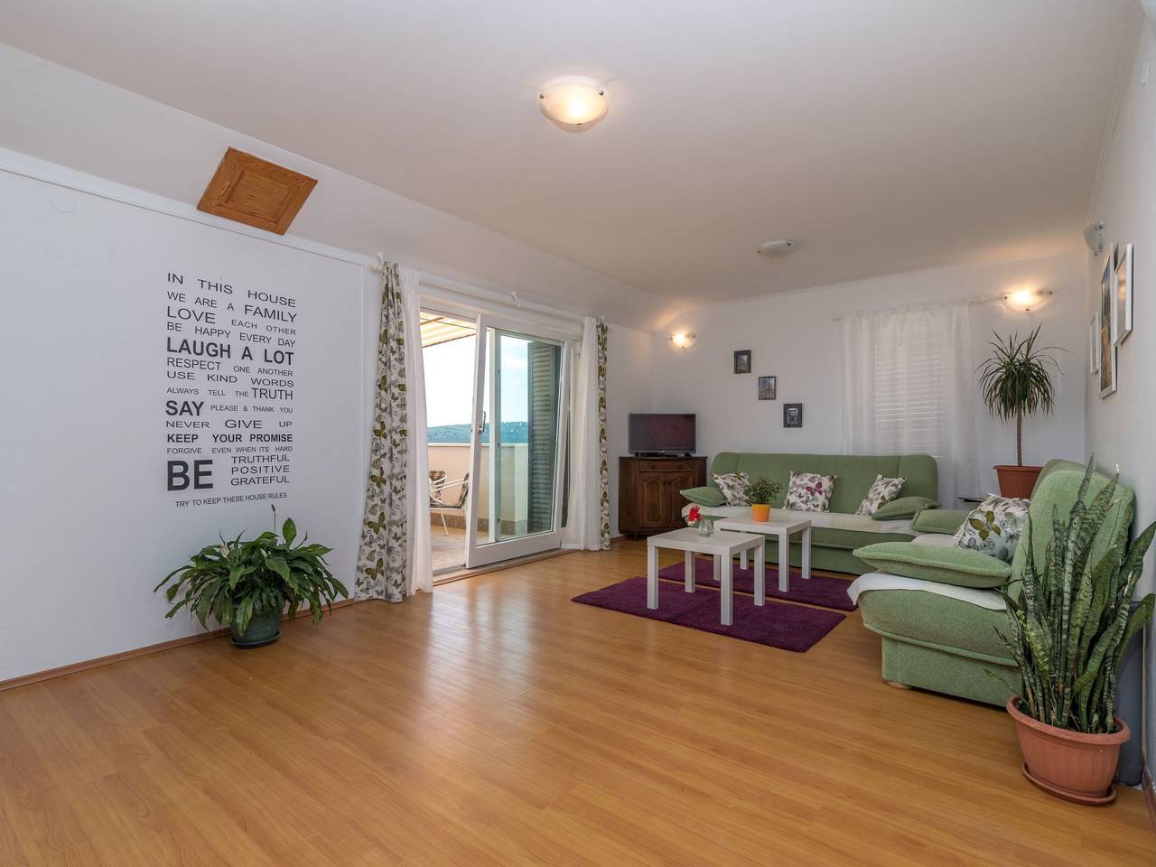 Appartement entier, "Emelie" mit Blick auf das Wasser in Okrug Gornji, Čiovo