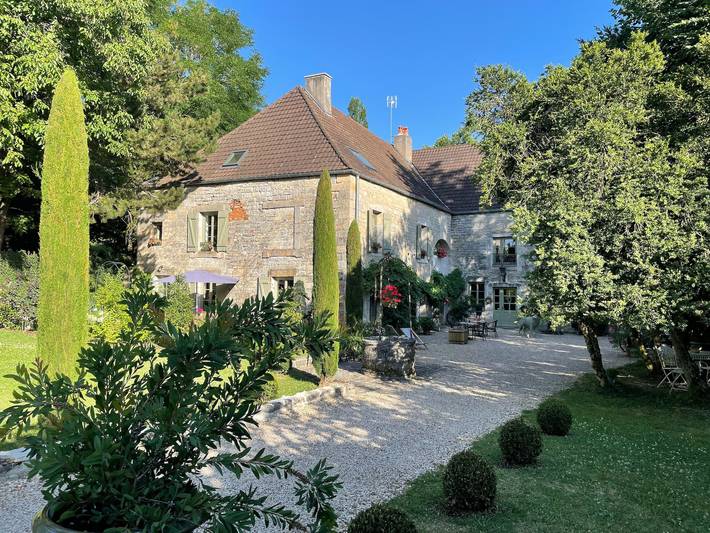 Location de vacances pour 4 personnes, avec jacuzzi et jardin dans Curtil-Vergy