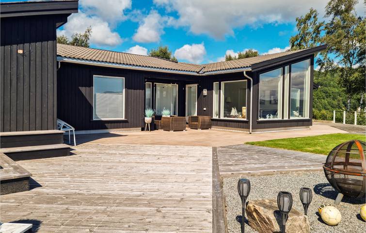 Ferienhaus für 10 Personen mit Terrasse in Lyngdal
