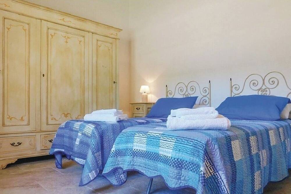 Toskana: Haus \"Alte Abtei\" unter den Olivenbäumen mit Pool in Monteverdi Marittimo, Etruskische Küste