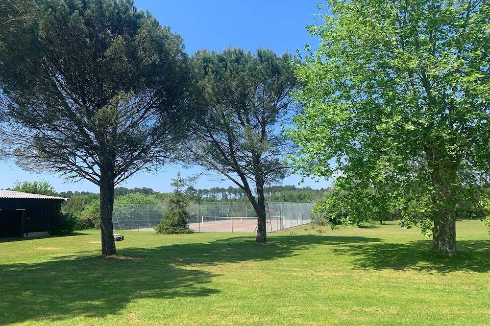 Maison Landaise sleeps 12 max* swimming pool tennis bowling green near lakes & ocean in Ychoux, Landes