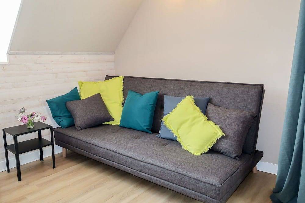 Lovely apartment in villa for 3 guests with Wifi in Plozévet, Côte de Cornouaille