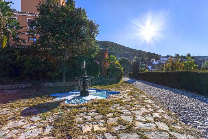 Casa rural para 14 personas, con vistas además de jardín y piscina en Alcaucín - 3