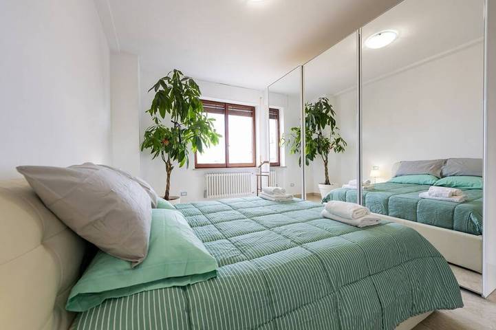 Ganze Wohnung, GuestHost - Charming 60 sqm apartment, perfect for two guests or couple with children, located on the sixth floor of a centrally located building (with elevator Not suitable for guests with disabilities).The property is located on Pescara’s main avenue in Pescara, Pescara Provinz