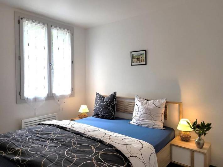 Gîte pour 8 personnes, avec vue et jardin à Voutezac - 4