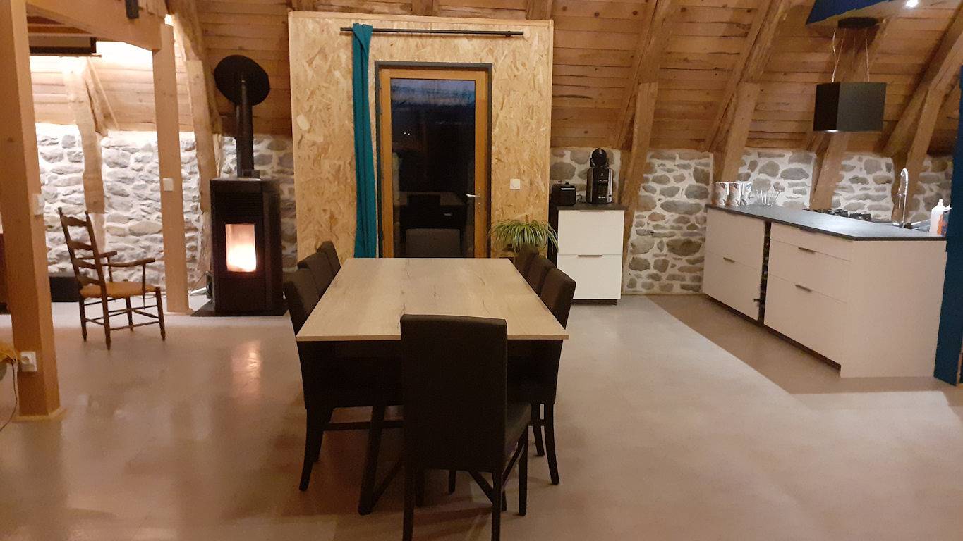Gite La grange de Loey avec spa extérieur in Méallet, Parc naturel régional des Volcans d'Auvergne
