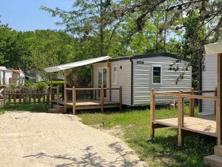 Camping pour 4 personnes, avec piscine et terrasse, animaux acceptés