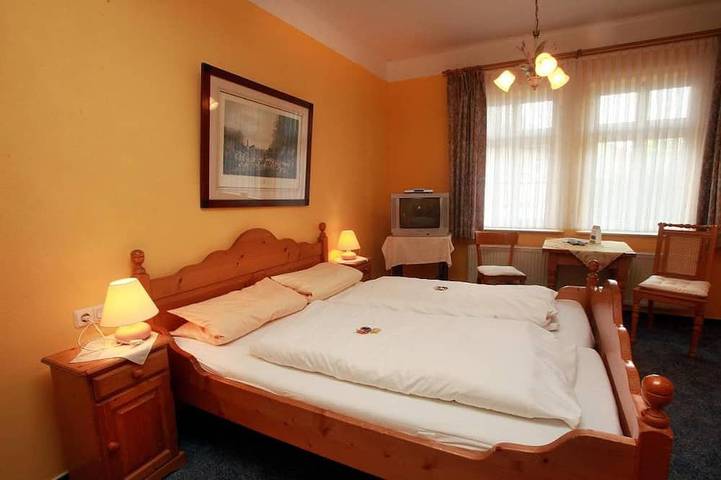 Ganze Wohnung, Gemütliche Doppelzimmer, 15qm mit eigenem Bad in Habichtswald, Landkreis Kassel