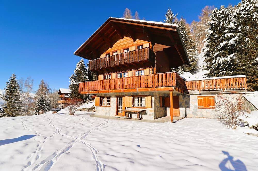 Aussenbereich: 6-Zimmer-Chalet, im Dorfzentrum gelegen, Richtung Chandolin, Südterrasse, für 10 Pers in Saint Luc, Anniviers