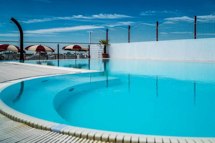 Hotel für 2 Personen, mit Terrasse und Pool in Lignano Sabbiadoro