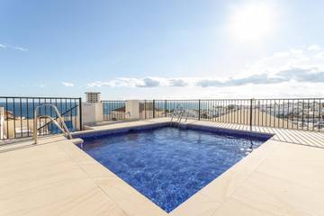 Ferienwohnung für 4 Personen, mit Balkon und Kinderpool in Nerja