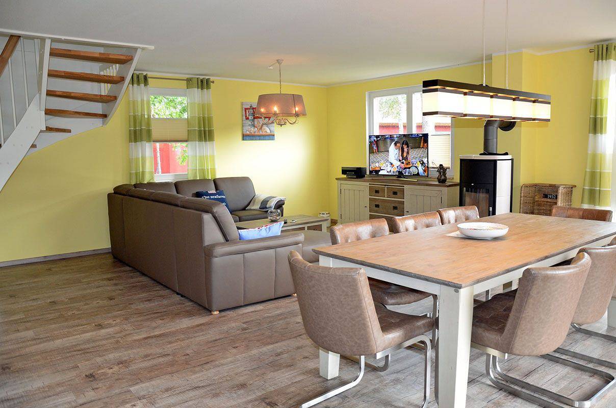 Ferienhaus mit Kamin und Sauna, ca. 300m zum Sandstrand, Haustiere willkommen in Ostseebad Glowe, Glowe