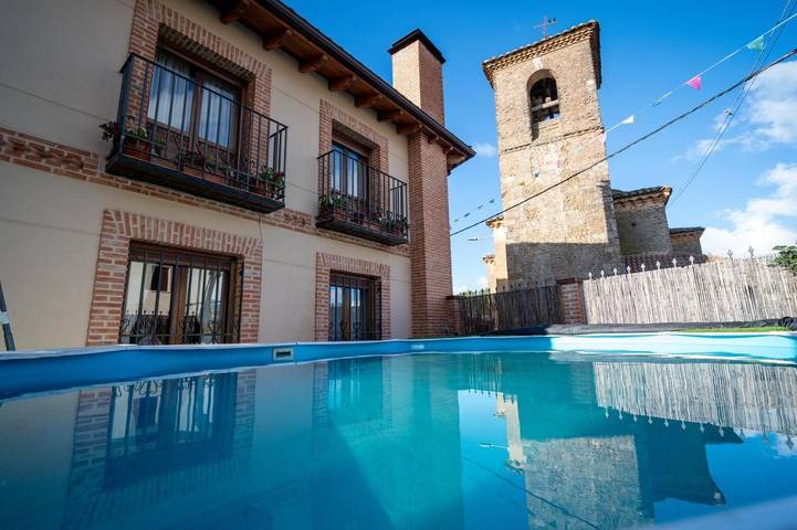 Casa de vacaciones para 10 personas, con piscina además de vistas y jardín - 1