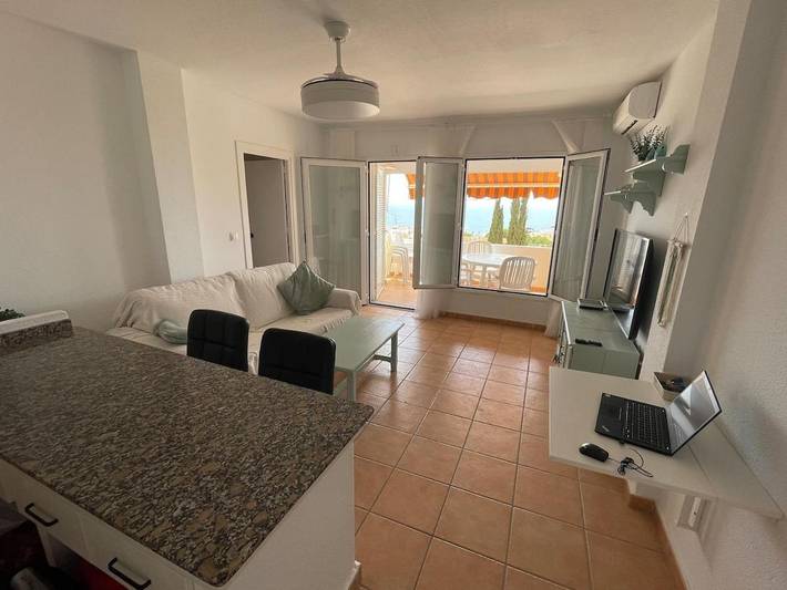 Apartamento para 4 personas, con Balcón y Terraza además de Jardín y Piscina en Garrucha