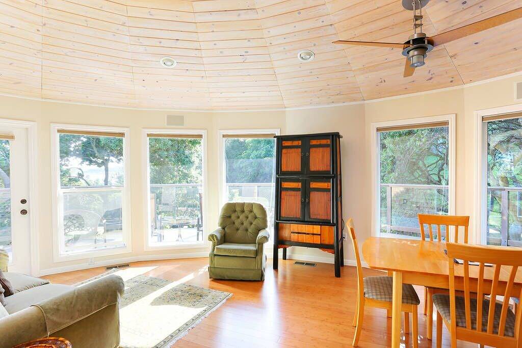 Wunderschönes, abgelegenes Cottage mit Blick auf die Bucht in den Bäumen in California North Coast