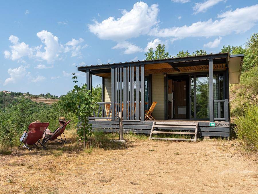 Camping Ushuaia Villages L’Oasis - Chalet 6 personnes - Privilege Grand Panoramic - 3 chambres- 33m2, terrasse couverte de 14m2 in Éclassan, Région de Tournon-sur-Rhône