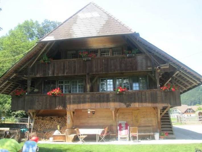 Ferienwohnung für 5 Personen, mit Balkon und Terrasse sowie Garten und Pool in Kanton Bern, Schweiz