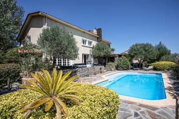 Gîte pour 12 personnes, avec piscine et jardin à Catllar
