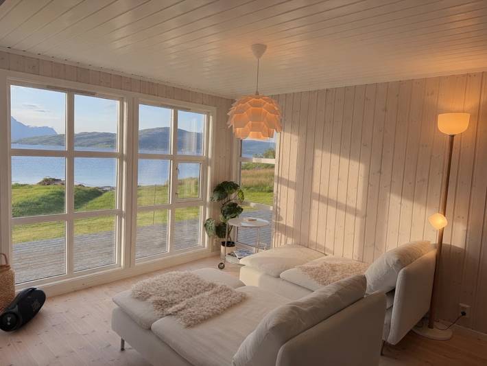 Oceanview Cabin Sleeps 6 - Sauna - Private Terrace in Straumsjøen, Bø (Vesterålen)
