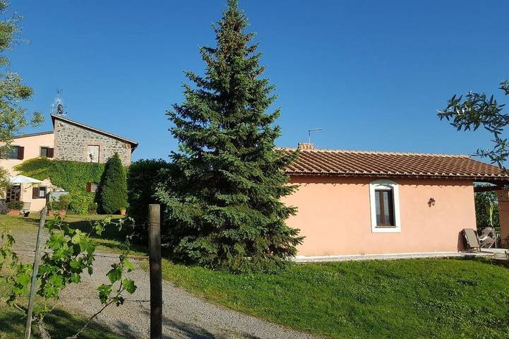 Agriturismo per 5 persone, con piscina e giardino in Bolsena
