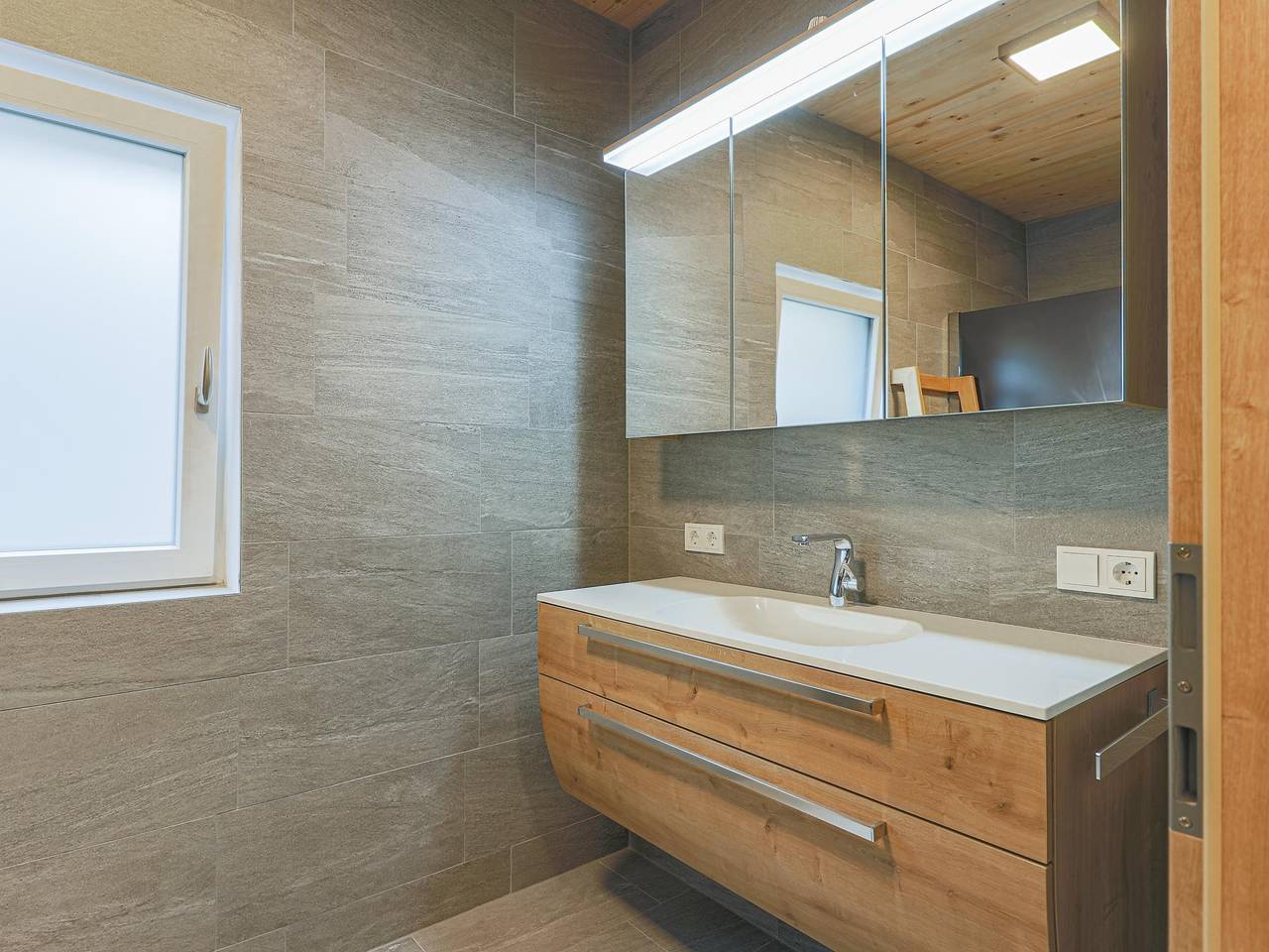 Ganze Wohnung, Gemütliches Ferienwohnung in der Nähe des Skilifts in Bramberg am Wildkogel, Kitzbüheler Alpen