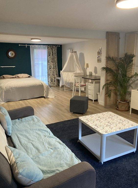 Studio entier, 30 min de Paris en train, studio 42 m² in Verneuil-sur-Seine, Yvelines