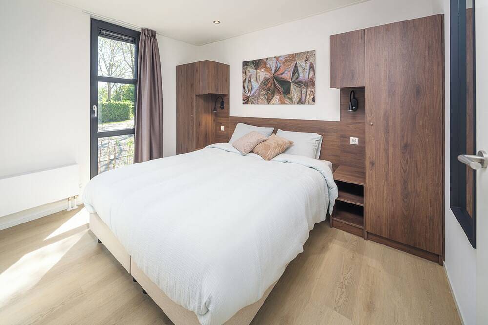 Ontspan in deze luxe 4-persoons villa met een ruime tuin én een privé dakterras met ligstoelen voor eindeloos genieten in de buitenlucht. in Workum, IJsselmeer