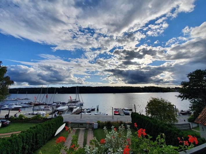 Maison d’hôte pour 6 personnes, avec piscine ainsi que vue sur le lac et jardin