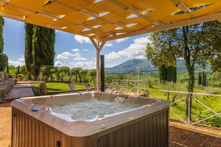 Location de vacances pour 24 personnes, avec jardin ainsi que piscine et terrasse, animaux acceptés à Chiusi - 4