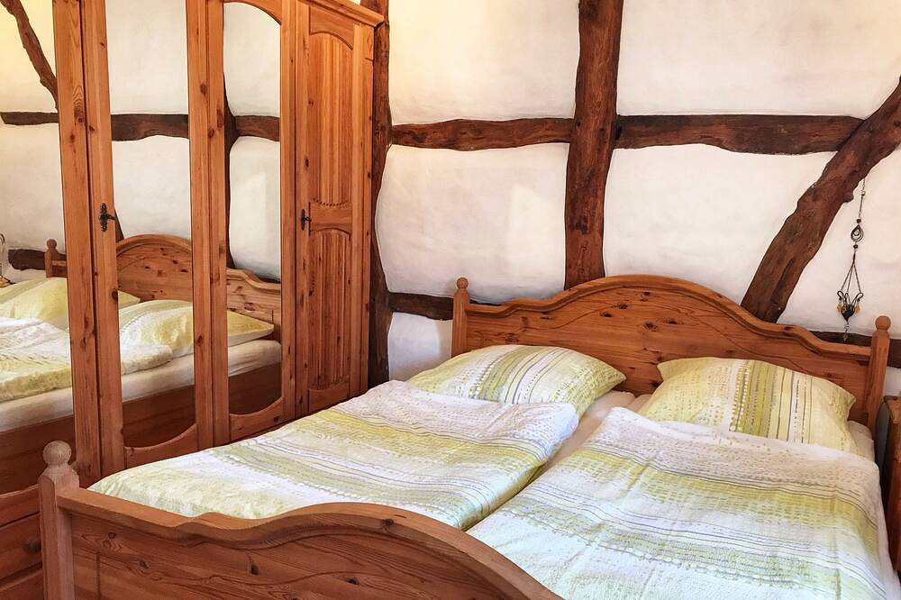 Ganze Wohnung, Geräumige Ferienwohnung mit separatem Eingang und wunderschönem Ausblick in Mechernich, Naturpark Hohes Venn-Eifel