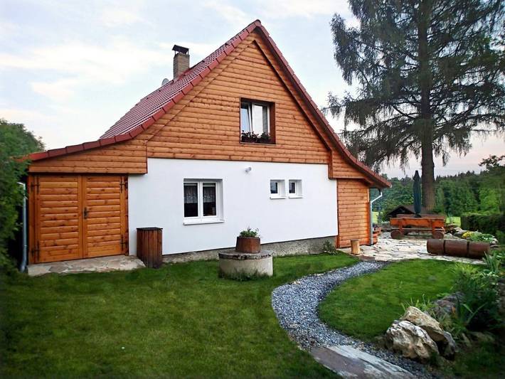 Ferienhaus für 8 Personen, mit Garten und Ausblick in Lipno