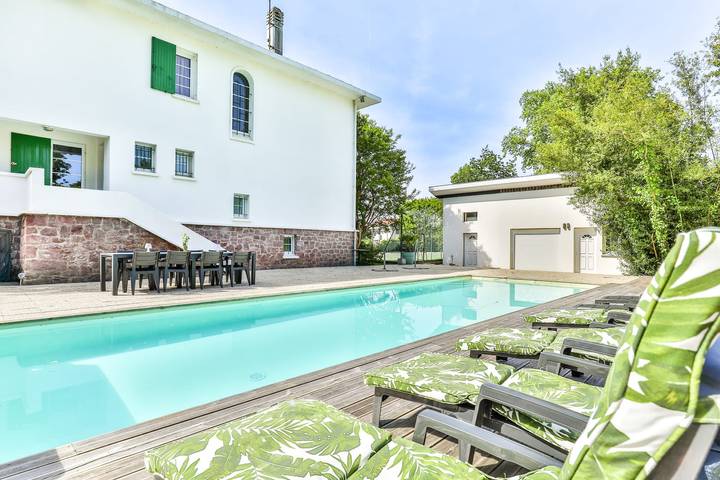 Gîte pour 9 personnes, avec Jardin et Piscine