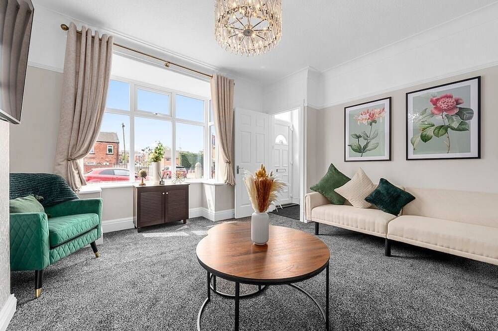 Free Parking | Stunning 3Bedroom Home In Wigan in Wigan, Greater Manchester