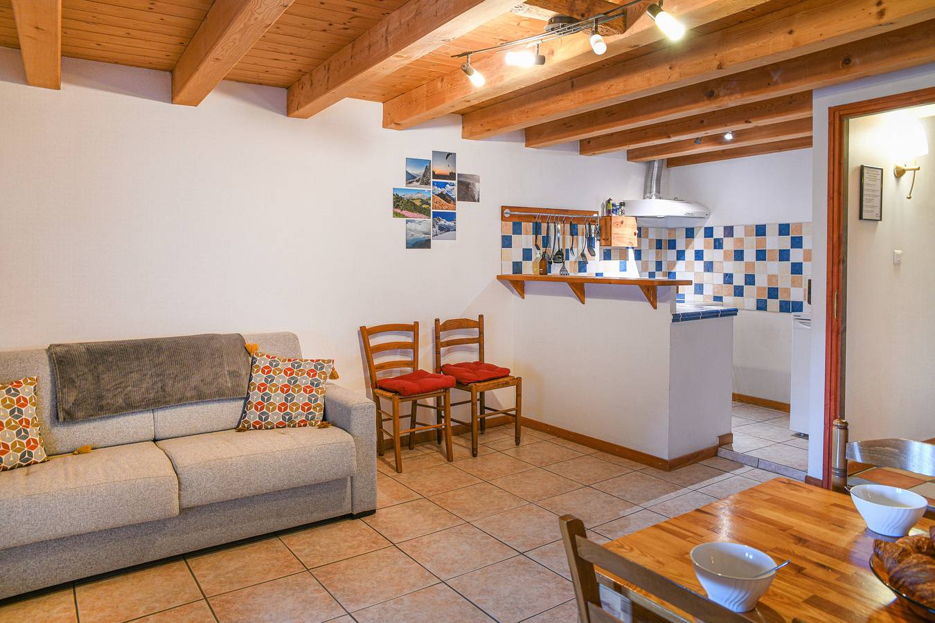 Au pied du château - parking wifi jardin - clg savoie in Saint-Pierre-d'Albigny, Région de Chambéry