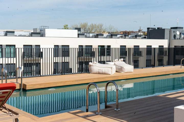 Apartamento para 3 personas, con Terraza además de Jardín y Piscina en Alcobendas