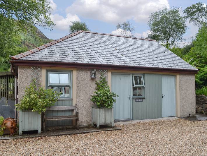 Cottage for 2 people, with garden, with pets in North-Wales