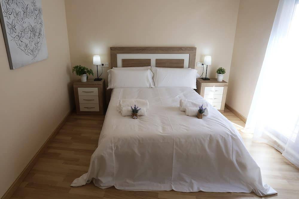 Entire apartment, Apartamento Puente Romano P1-1B in Salamanca, Salamanca Province