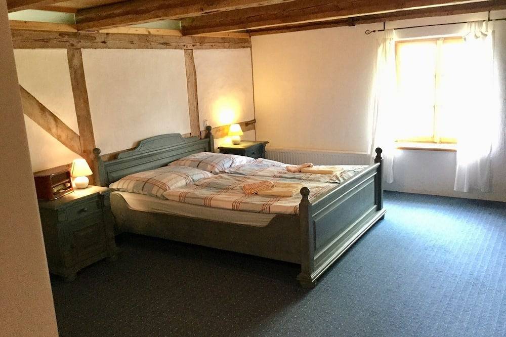 Ganze Wohnung, Landidylle im urigen Reethaus im Grünen für bis zu 8 Personen, Halbecks-Hof in Lieschow, Ummanz