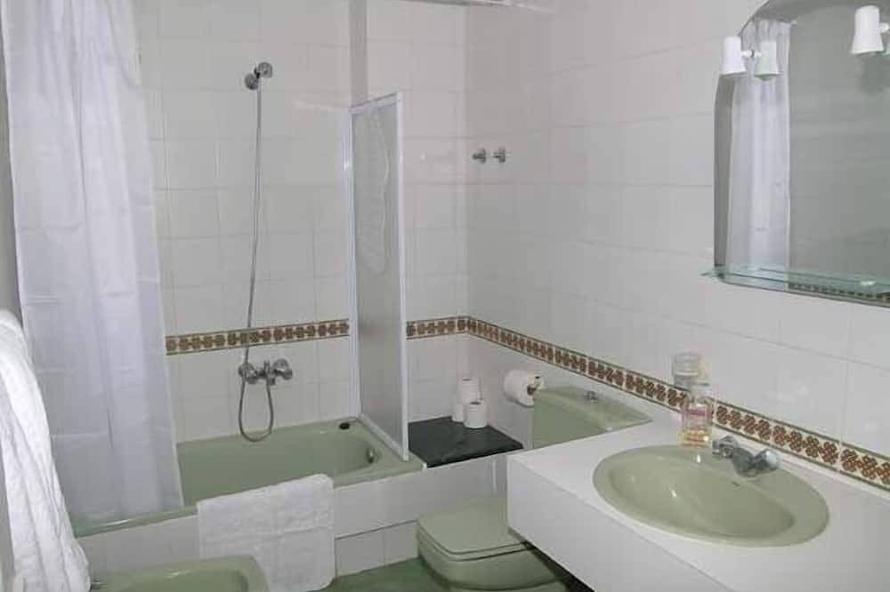 Appartamento intero, Spazioso appartamento con 2 camera da letto ampio terrazzo A / C Tv. Wi-Fi. Vicino al Beach & Golf in Urbanización Roquetas de Mar, Roquetas de Mar