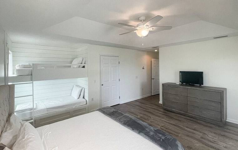 Vacation rental for 10 people, with yard and balcony, with pets in Cape San Blas