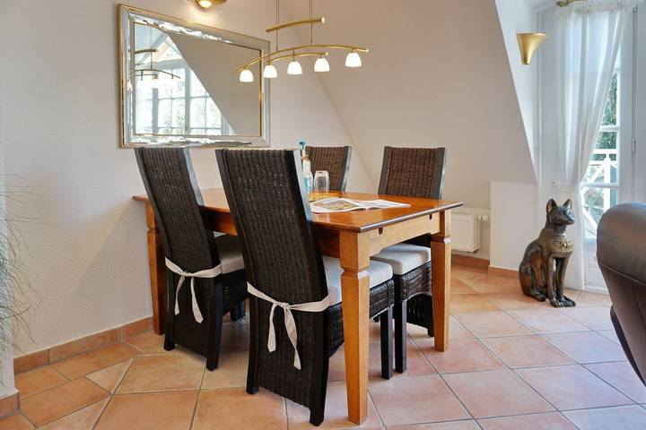 Ganze Wohnung, In zentraler und ruhiger Lage gelegenes 3-Raum Appartement im Og- und Dg in Nordfriesische Inseln (Schleswig-Holstein) (Schleswig-Holstein), Wenningstedt