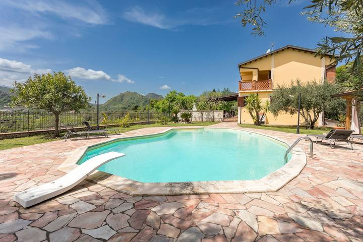 Villa « Etnamare » avec piscine privée et vue sur les montagnes in Francavilla di Sicilia, Province de Messina