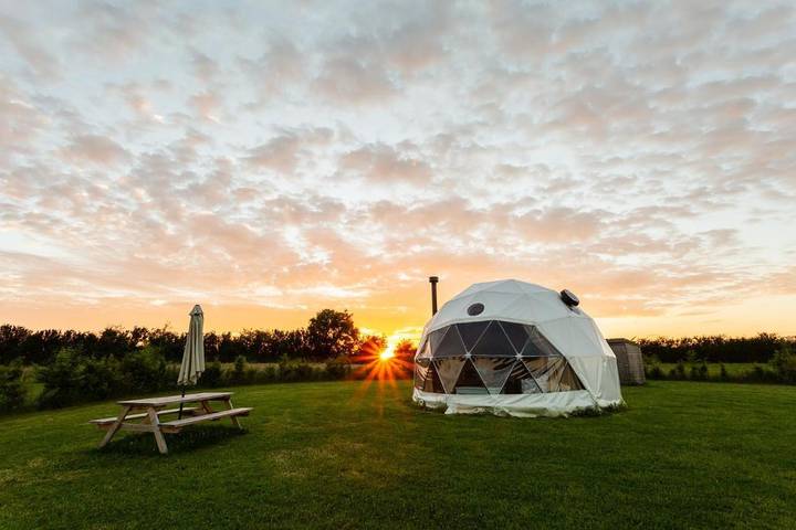 Camping tent for 5 people, with Terrace and Garden in Somerset