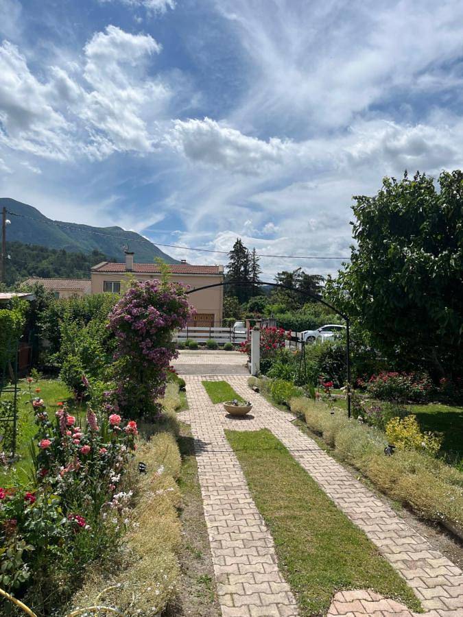 Location de vacances pour 6 personnes, avec vue et jardin à Digne-les-Bains