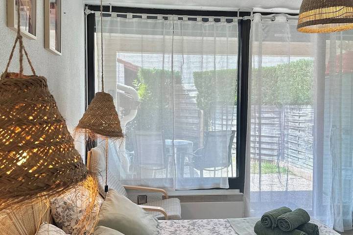 Gîte pour 2 personnes, avec terrasse, animaux acceptés dans Thermes des Arènes