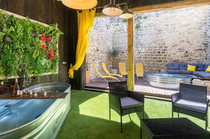 Location de vacances pour 9 personnes, avec balcon ainsi que vue et piscine à Saint-Marcel-d'Ardèche - 2
