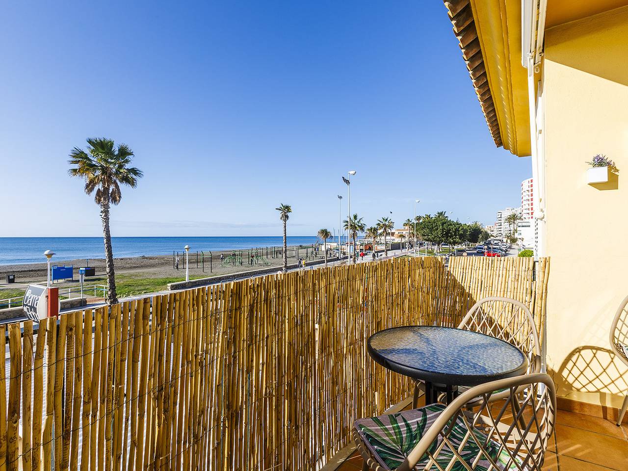 Apartamento entero, Apartamento en Torre del Mar con terraza, para 4 personas in Playa de Torre del Mar, Torre del Mar