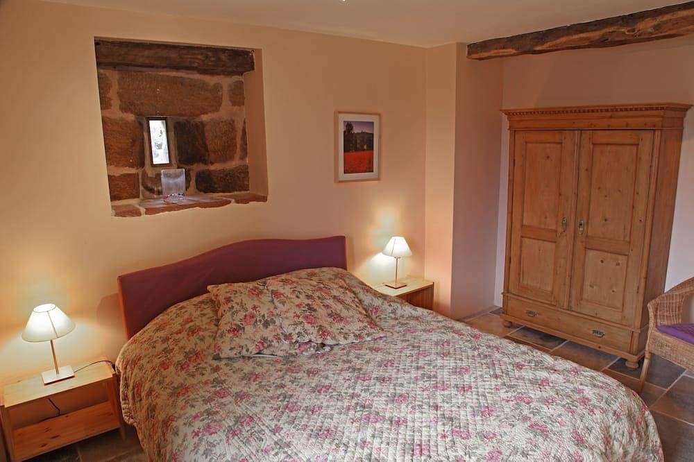 Maison de 3 chambres avec piscine chauffée et grand jardin, animaux acceptés in Meyssac, Région de Brive-la-Gaillarde