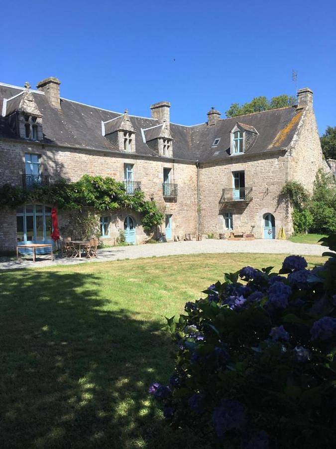 Double Room with Balcony in Saint-Nicolas-du-Pélem, Région de Guingamp